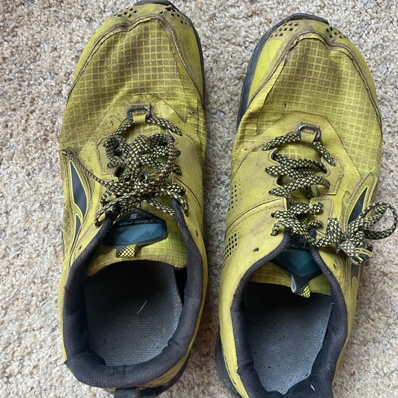 ALTRA RUNNING LONE PEAK YELLOW USED BUT STILL GOOD FOR WALKING OR GARDENING - Picture 2 of 8